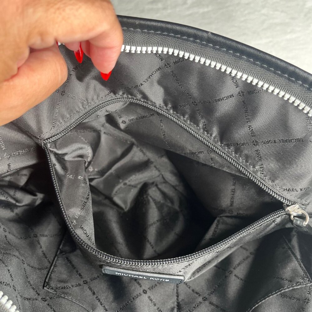 Michael Kors Gray & Black Tote Bag With Zipper & Logo Design - Picture 6 of 6